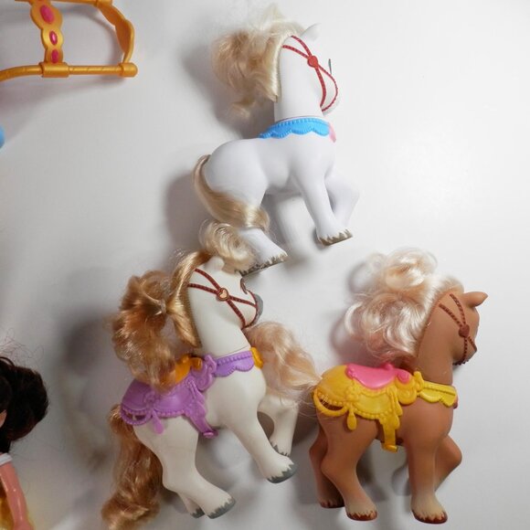 Disney Princess Petite 6" Dolls & Royal Carriage Set with Horses Belle Rapunzel - Picture 5 of 11